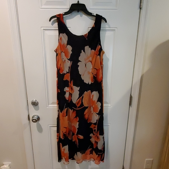 Clothes - Picture 3 of 3